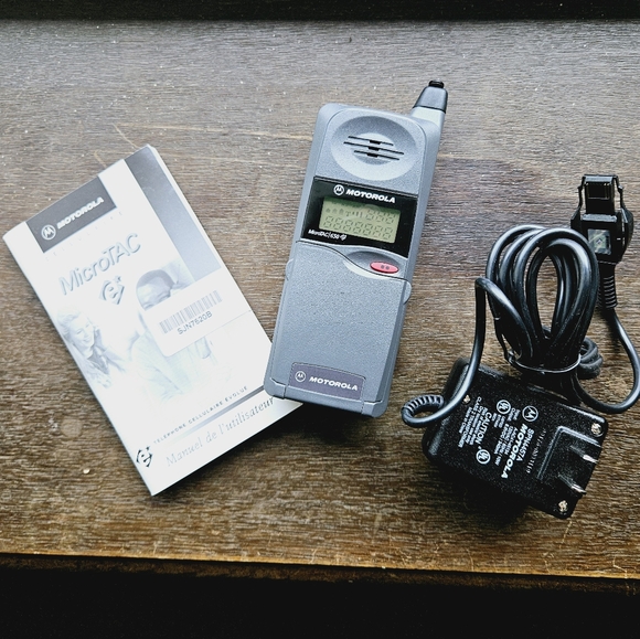 MOTOROLA | MicroTac 650 E vintage 1995 90s flip analog display cellular phone - Picture 2 of 9